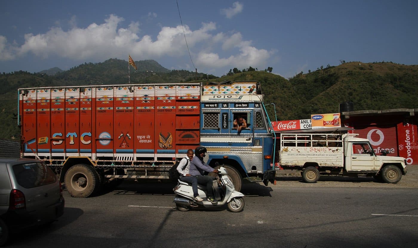 10-Wheeler Truck available for booking in Salooni