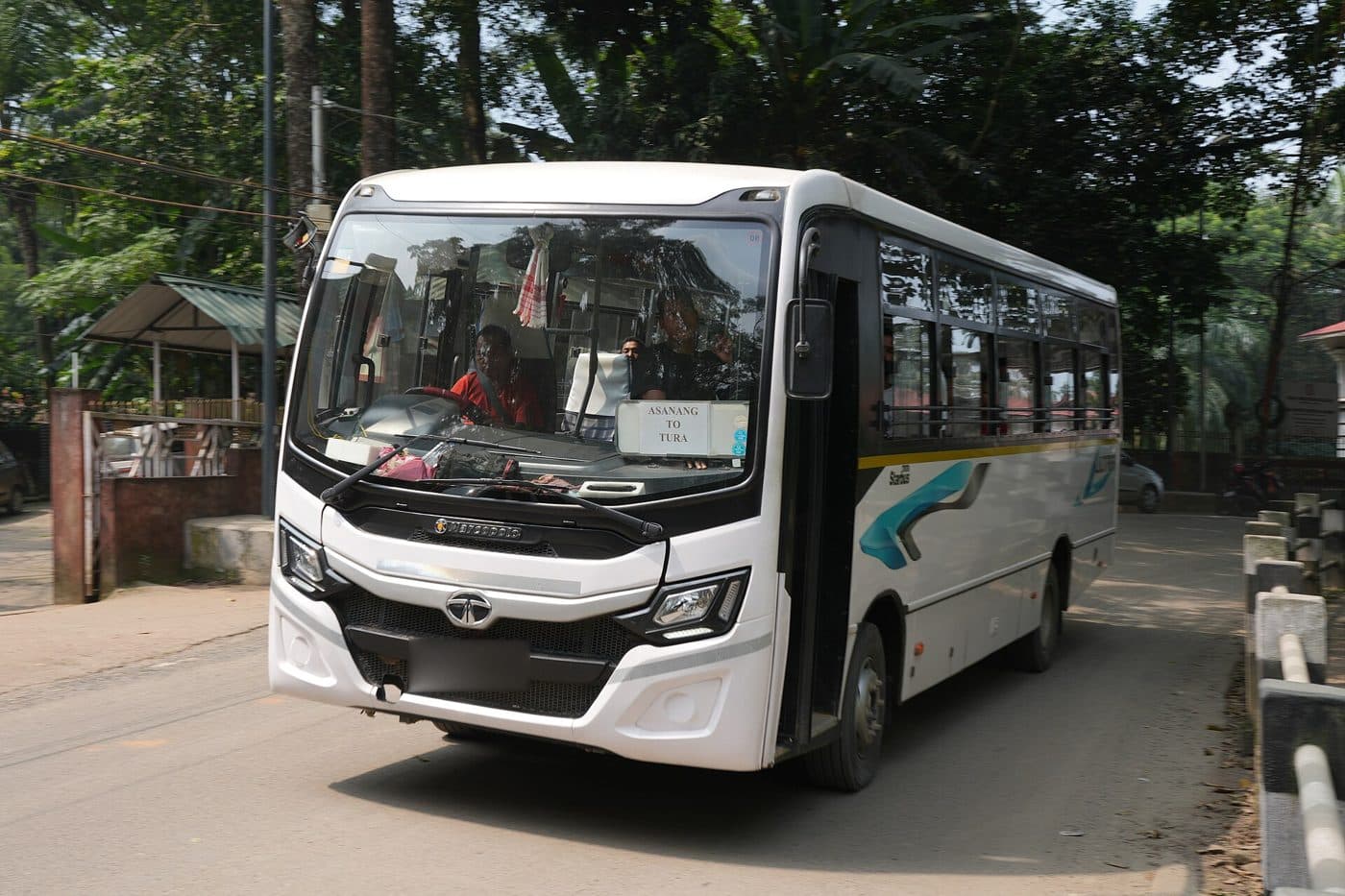 27-Seater Mini Bus available for booking in Salooni