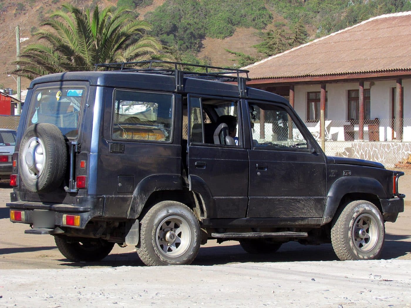 Tata Sumo available for booking in Salooni